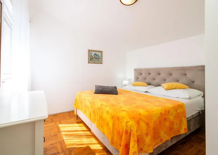 Bok Διαμέρισμα Τρογκίρ